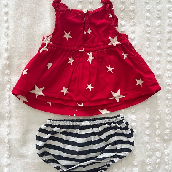 Like New - Old Navy Baby Girl 2 piece set - Picture 4 of 6